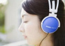 女子戴耳机听歌致突发耳聋 应该如何保护听力