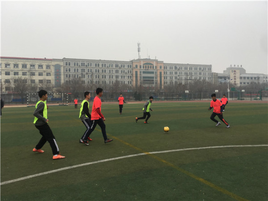亚足联A级教练员执教 滨州市校园足球冬令营开