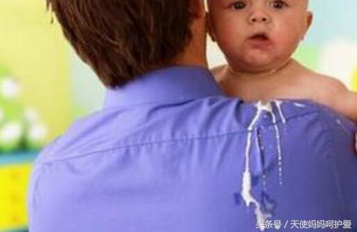 宝宝常常吐奶像喷泉一样,医生的话让妈妈痛哭