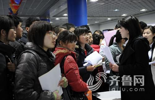 山东省人才招聘大会在临淄举行 6400多个就业