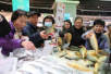 “盒马”成杭州人过年新食堂，订单比平日多一倍“海鲜基本靠抢”
