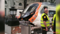 直击：西班牙火车撞站台 车头变形至少48人受伤