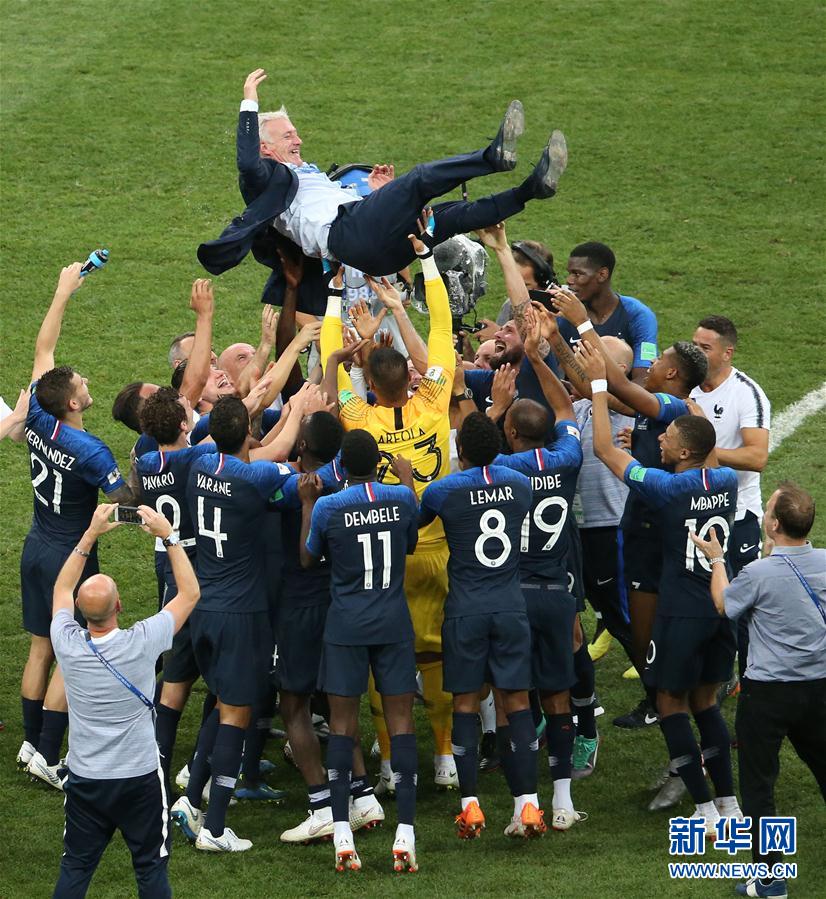 法国4比2胜克罗地亚 20年后再捧大力神杯
