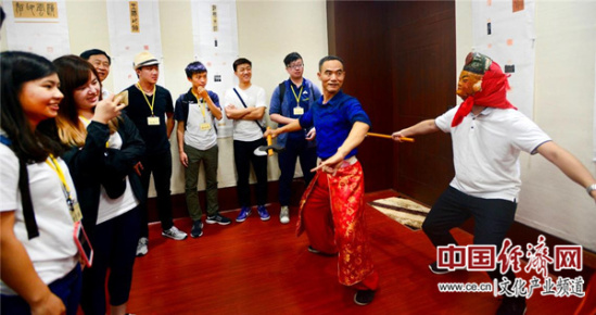 海峡两岸大学生江西宜春感受傩舞传统文化