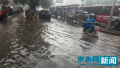 北京市多区暴雨预警 海淀区街道雨水最深处没过电动车轮胎